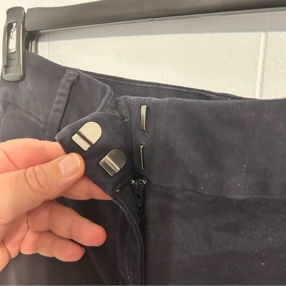 Women size 4, St.‎ John Bay short shorts. New. Navy blue 5 inch inseam. - Picture 4 of 6